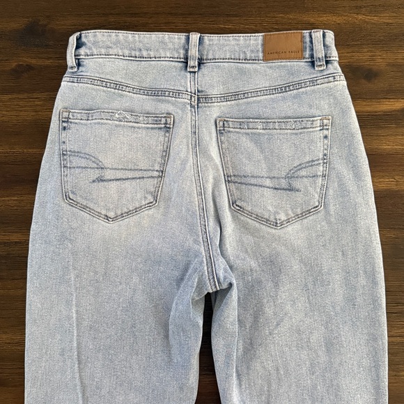 American Eagle Stretch High-Rise Straight Ripped Knee Mom Jeans Size 6 Long - Picture 8 of 10